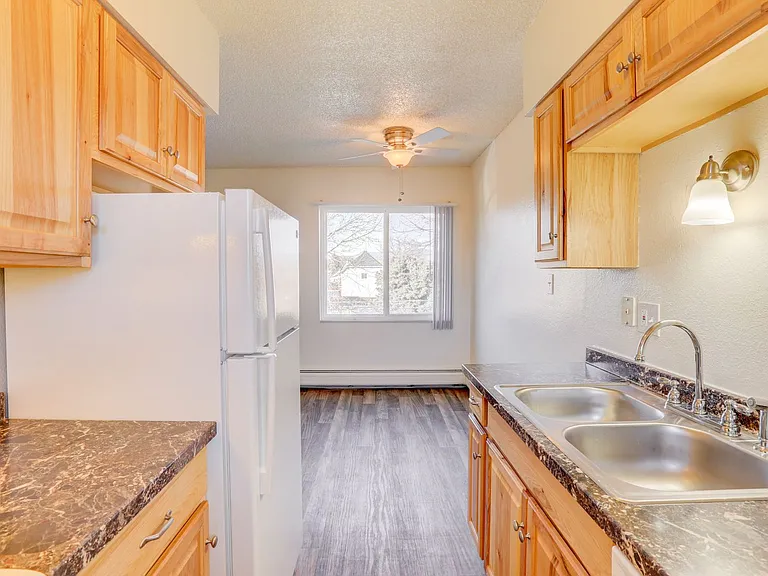 Allison Court Apartments — Photo 38