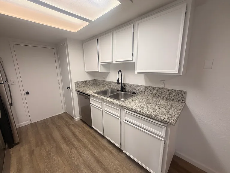 340 W Lexington Ave #101 — Photo 6