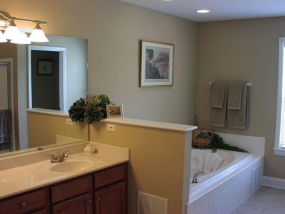 3rd image of 9524 Hickory Knoll Ln