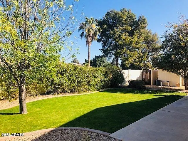 3016 E Corrine Dr — Photo 6