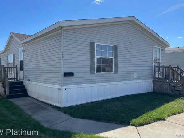 9691 Stoneypointe Dr, Fair Haven, MI 48023
