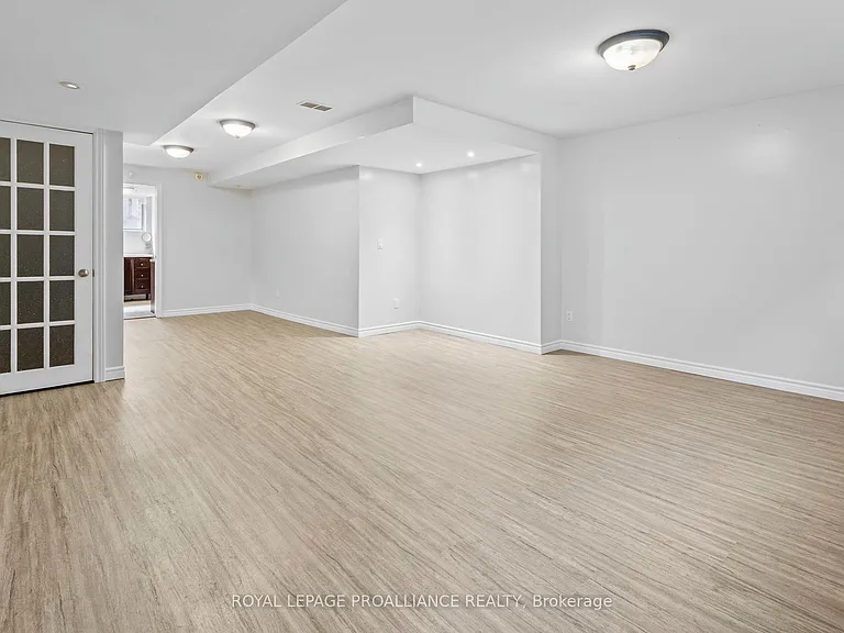 1009 Crestwood Dr — Photo 32