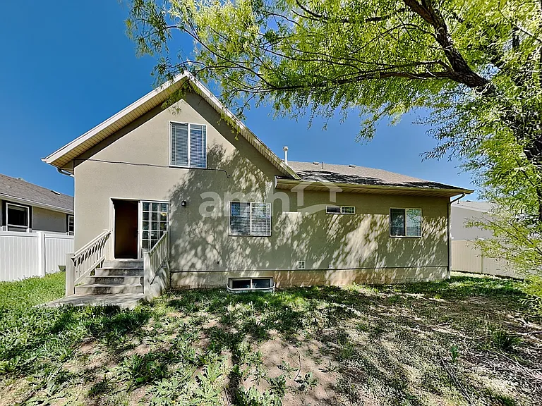 1444 S 50 W — Photo 21