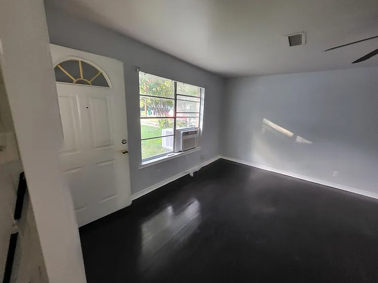 510 Cynisca St — Photo 8