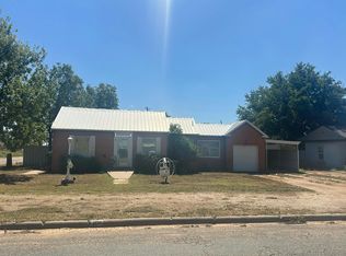 1702 9th St, Levelland, TX 79336