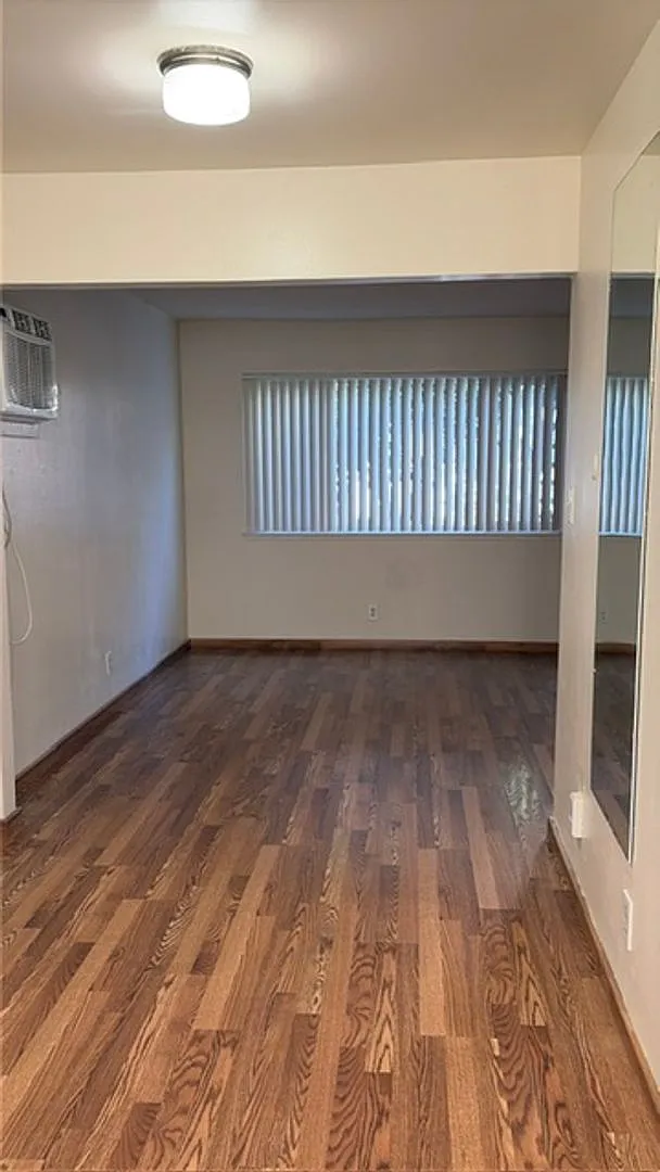 526f — Photo 2