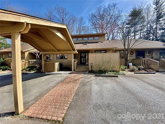 3rd image of 204 Laurel Oak Ln