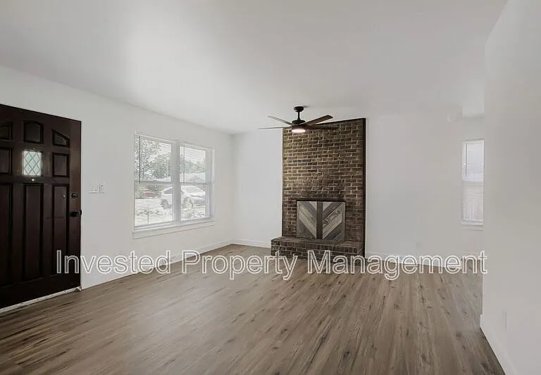 6473 Newcombe Ct — Photo 3