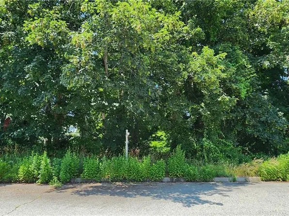 21 Seabreeze Drive, Waterford, CT 06385