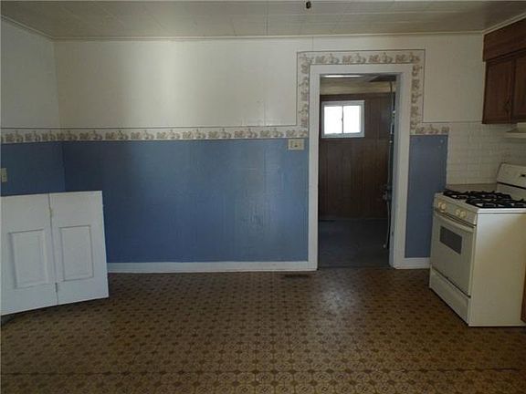 3rd image of 952 N Prospect St