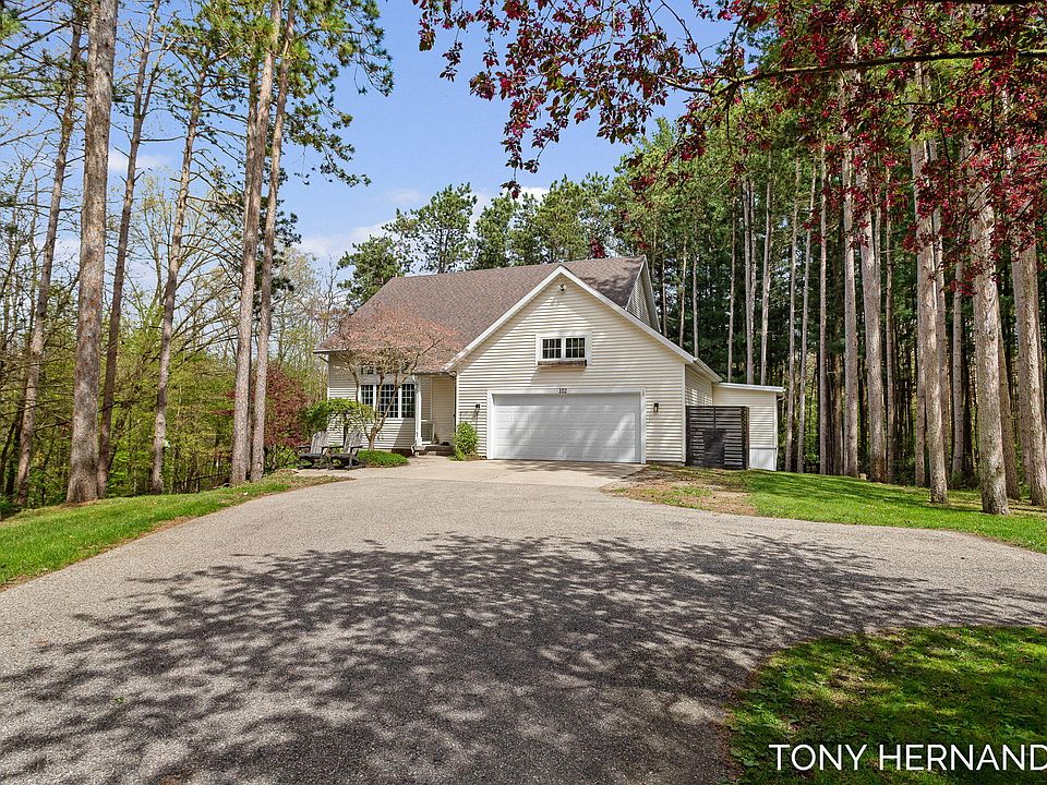 1st image of 102 Sagamore Trl SE
