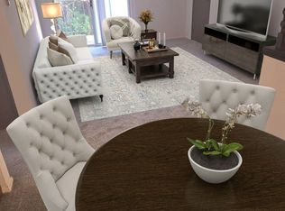 1303 Meadowcreek Dr APT 203, Pewaukee, WI 53072