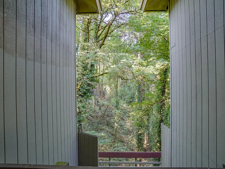 1239 SW Woods St — Photo 31