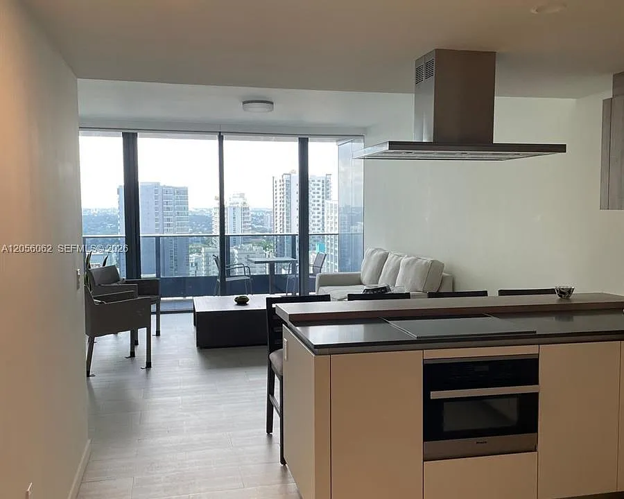1000 Brickell Plz #2404