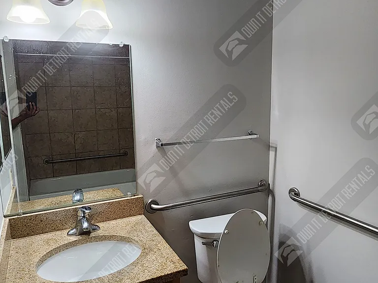 1800 Brainard St #205 — Photo 14