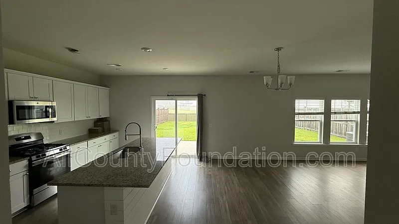 3 bed, 2.5 bath, 1830 sqft, $2,445 — Photo 4