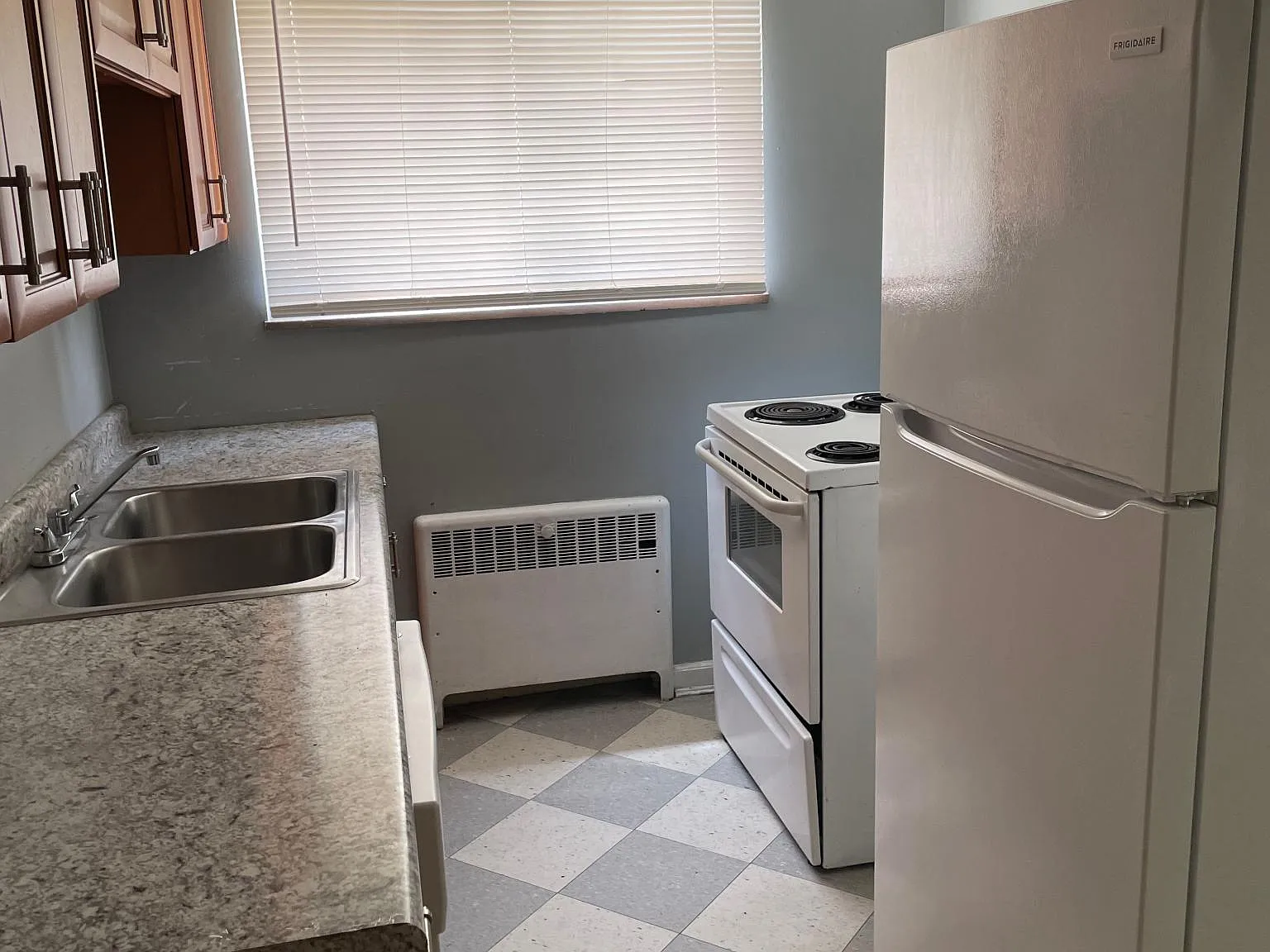 1119 Amsterdam Rd — Photo 3