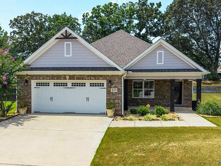 233 Dustin Ln NW — Photo 1