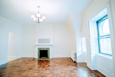 Rented by R New York