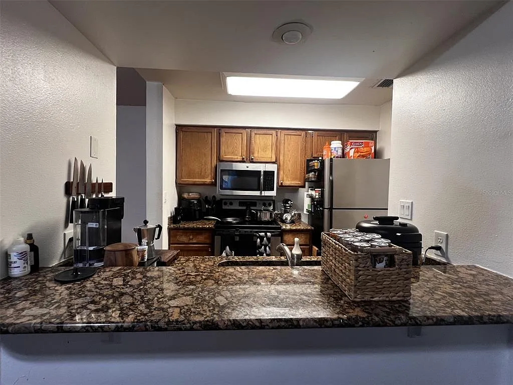 2 bed, 1.0 bath, 914 sqft, $1,695 — Photo 4