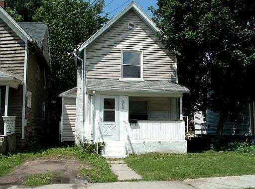 1st image of 814 W Lapeer St
