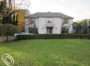 565 Shelden Rd, Grosse Pointe Shores, MI 48236