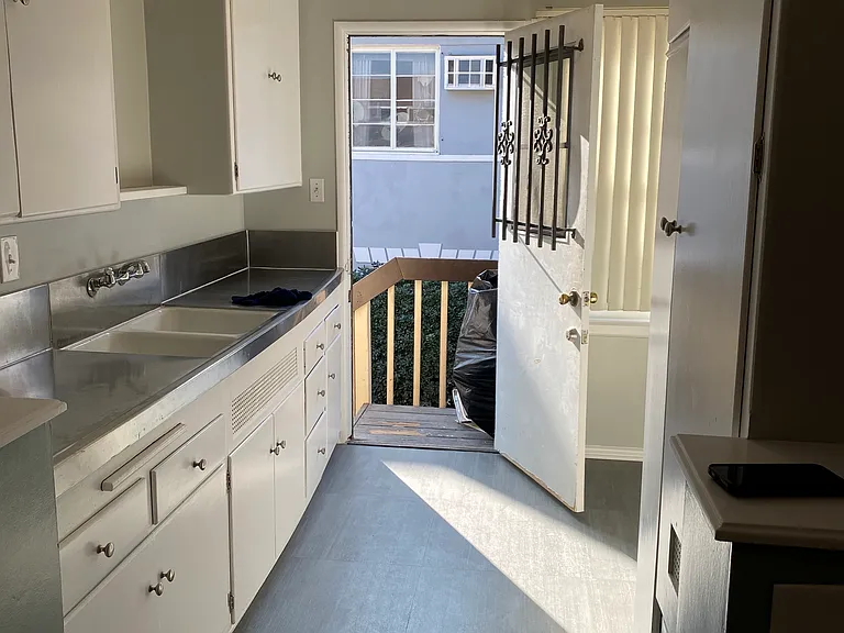 4424 Clinton St #2 — Photo 8