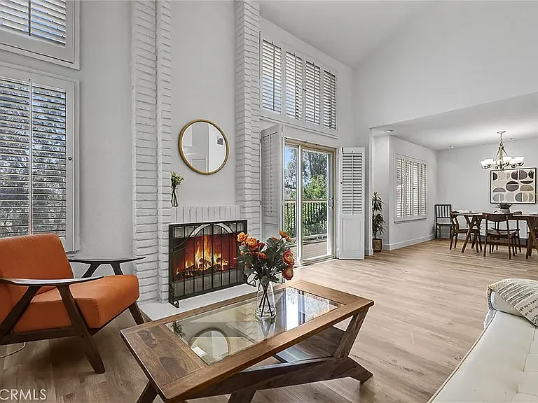 26571 Lucinda — Photo 8