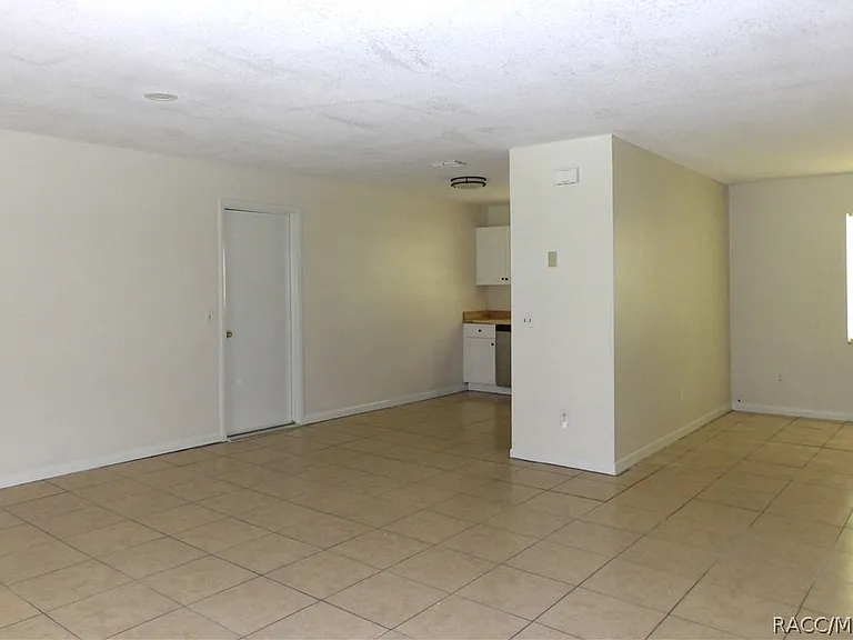 8935 N Basswood Ave — Photo 6