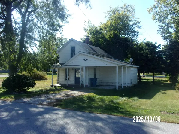 310 S Iroquois St, Goodland, IN 47948
