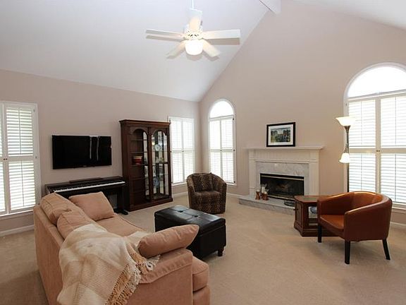 5th image of 2030 Glen Eves Dr