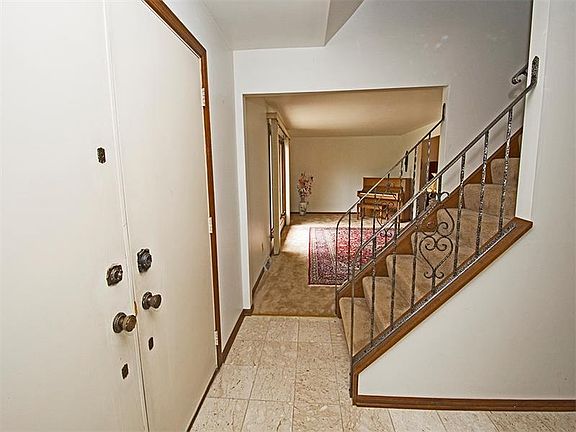3rd image of 240 Lynn Ann Dr