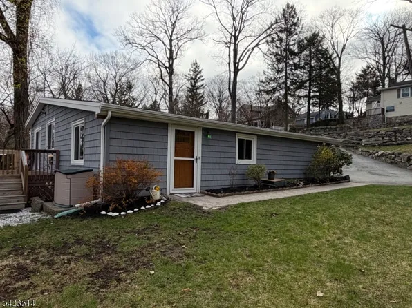 10 Laurel Trail, Kinnelon Boro, NJ 07405