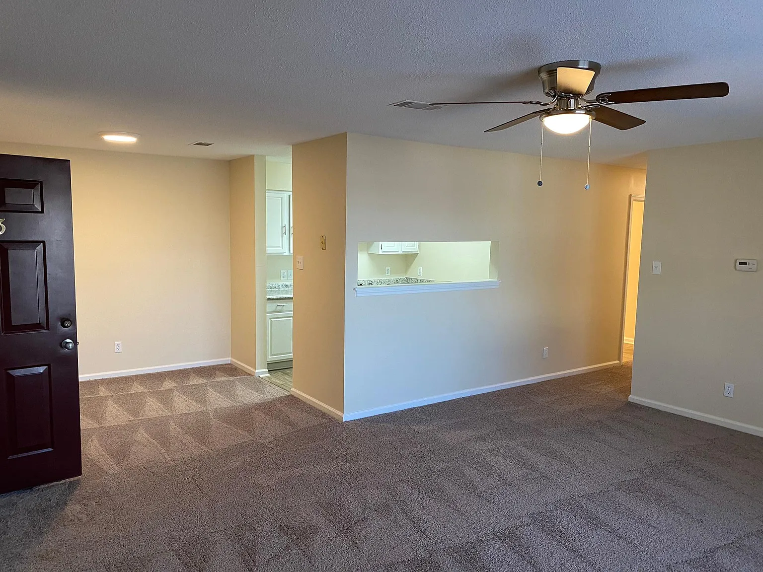 2 bed, 1100 sqft, $1,050 — Photo 2