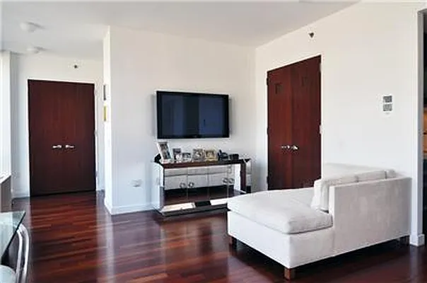 Sold by (Legacy) Elegran | media 21