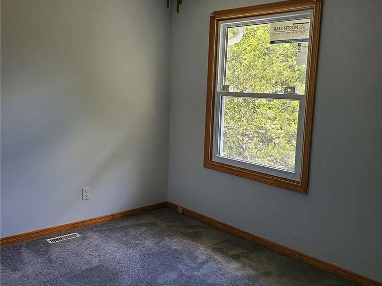 598 Middlewoods Dr — Photo 11