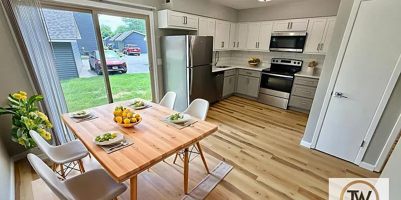 2 bed, 1.0 bath, 1215 sqft, $1,245 — Photo 1
