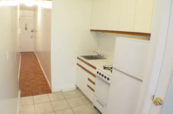 Rented by Glasser Realty LLC | media 10