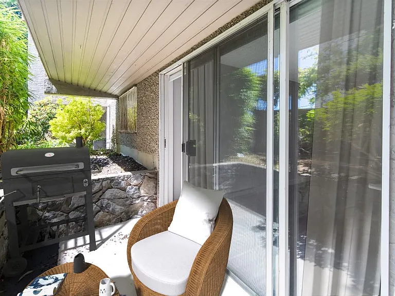1140 Hillside Ave — Photo 10
