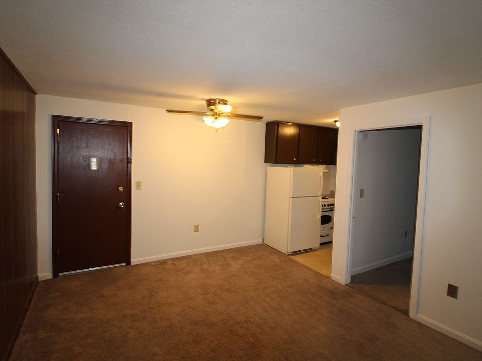 2nd image of 35 Deerfield Ct #R