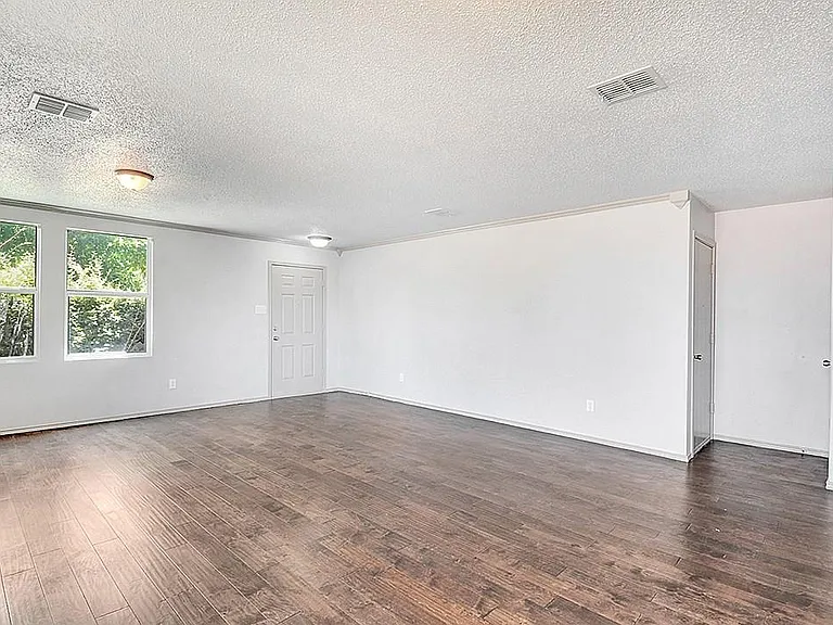 3327 Andalusian Dr — Photo 7