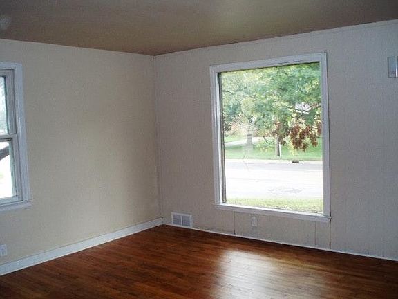 2nd image of 970 Lincoln Ave #1