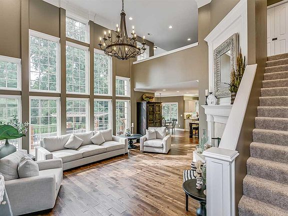 4th image of 2530 Briarwood Ln