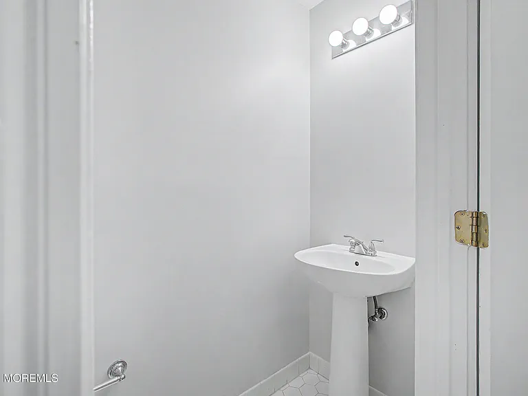 77 Picket Pl — Photo 14