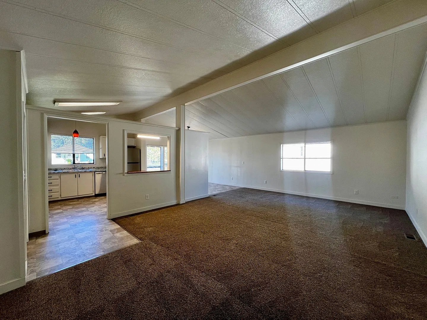 1305 S 10th Ave - Yakima WA — Photo 3