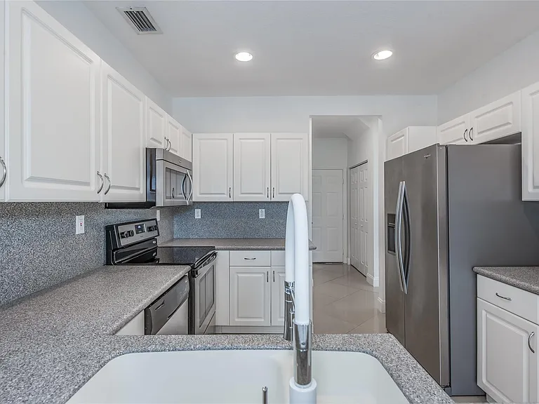5704 NW 127th Ter — Photo 38