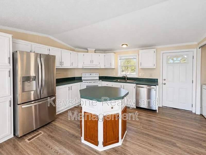 3 bed, 2.0 bath, 1280 sqft, $1,200 — Photo 3