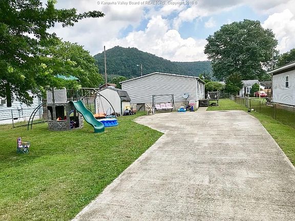 3rd image of 122 Evans St
