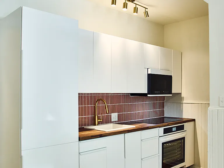 18 W Queen Ln #1 — Photo 14