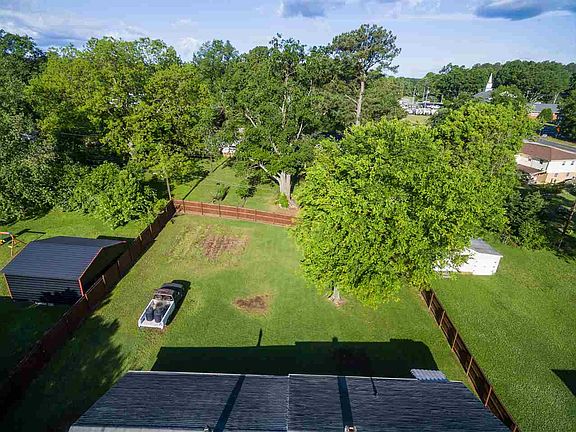 2nd image of 1074 Jenkins St